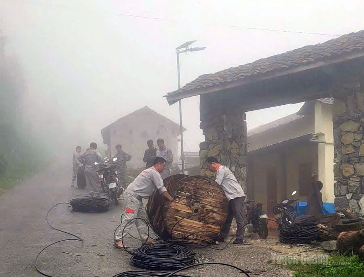 Tập đoàn Viettel nâng cấp các trạm phát sóng tại xã Đồng Văn.