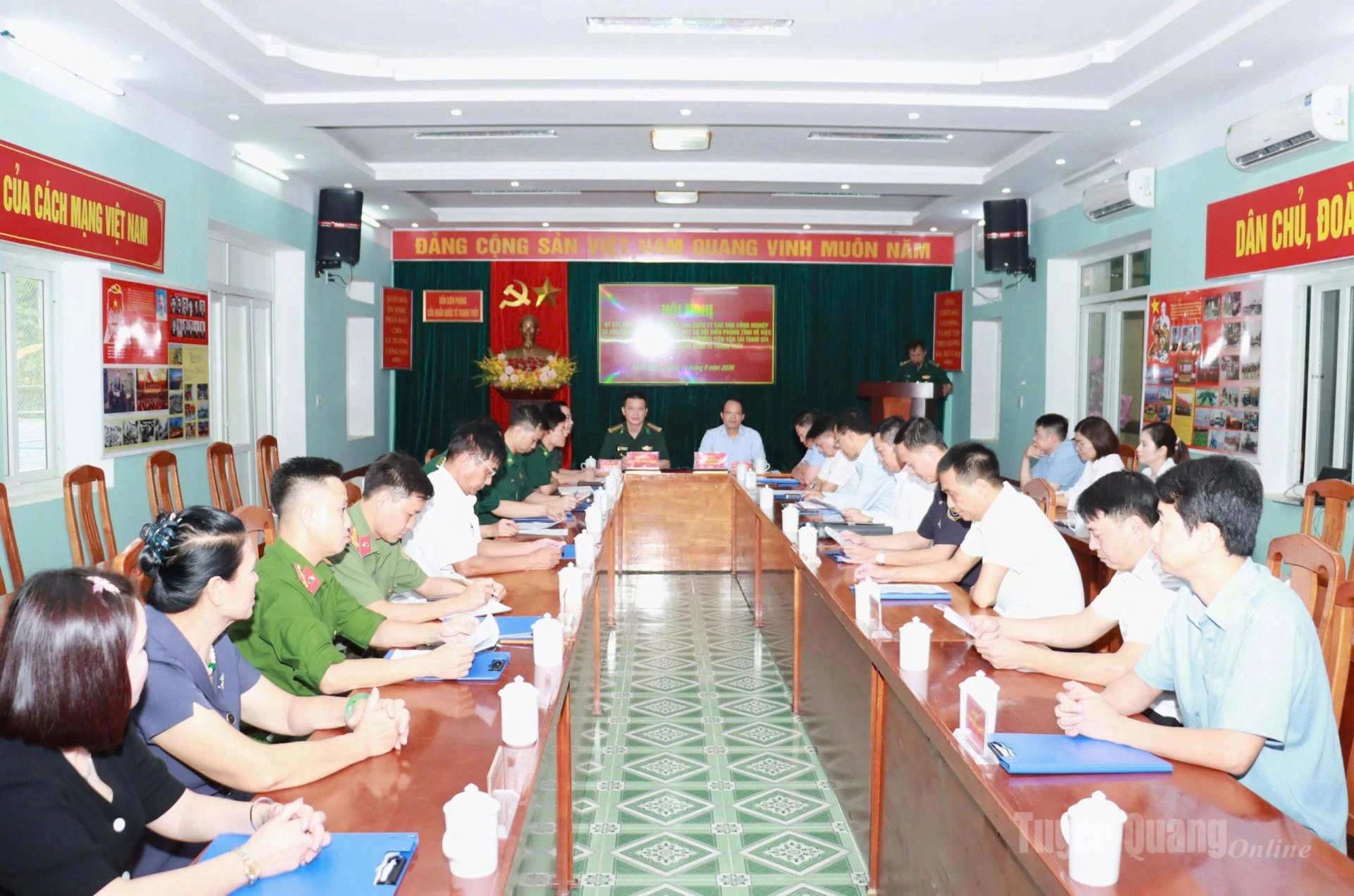 Quang cảnh hội nghị.