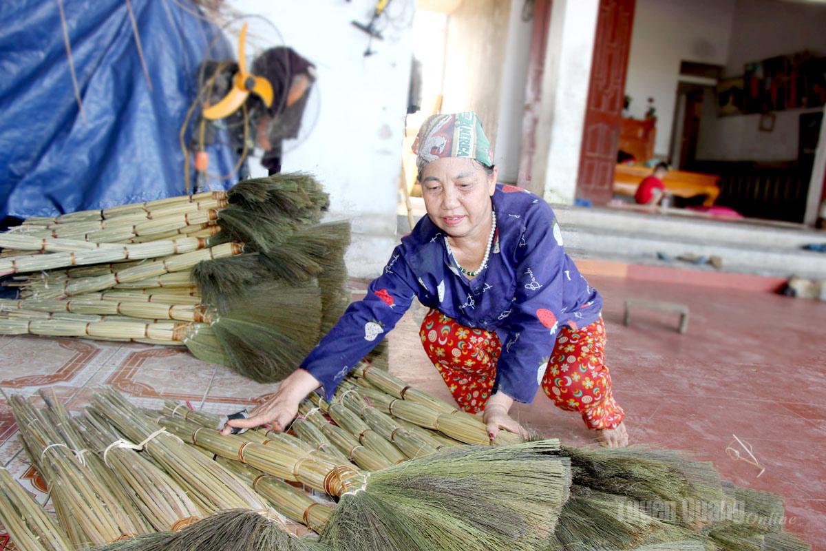 Bà Bùi Thị Loan, thôn 10, xã Vị Xuyên.