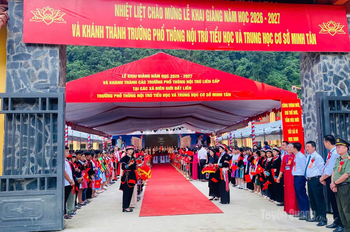 Trường Phổ thông nội trú Tiểu học và THCS Minh Tân sẵn sàng cho Lễ khai giảng năm học mới. Ảnh: Duy Tuấn