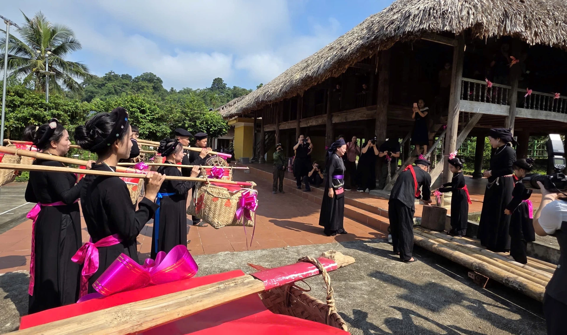 Members of the groom’s procession wash their hands and feet before entering the bride’s house.