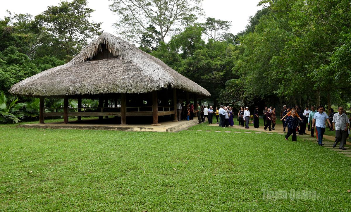 Dịp Quốc khánh 2-9, đông đảo
du khách trong cả nước tham quan, về nguồn tại Khu Di tích
Quốc gia đặc biệt Tân Trào.
Ảnh: Quang Hòa