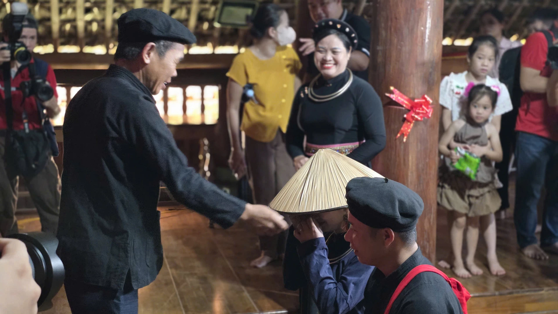 The bride and groom perform a ceremony to pay homage to their ancestors and express gratitude to their parents.