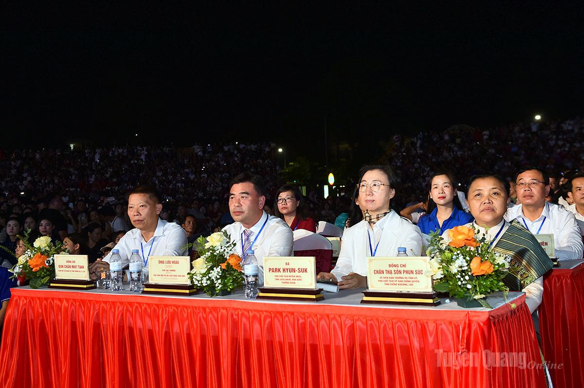 Các đại biểu khách mời quốc tế dự lễ khai mạc.