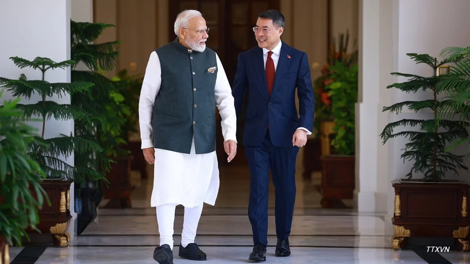 [Ảnh] Thủ tướng Lê Minh Hưng gặp Thủ tướng Ấn Độ Narendra Modi