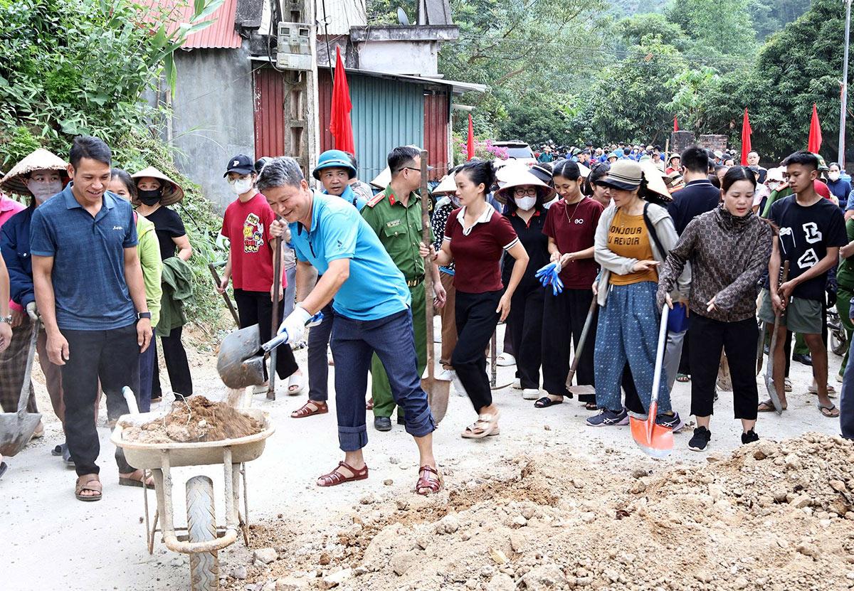 Xã Vĩnh Tuy phát động lao động cộng sản, chung tay xây dựng nông thôn mới.