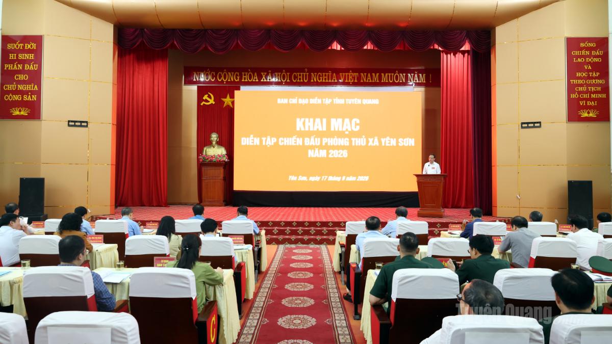 Quang cảnh khai mạc diễn tập.