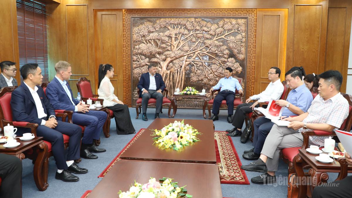Quang cảnh buổi làm việc.