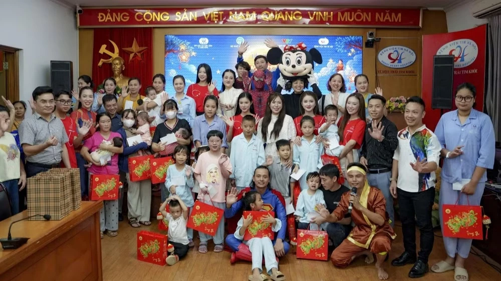 C&aacute;c Hoa hậu, &Aacute; hậu sẻ chia y&ecirc;u thương với trẻ em mắc bệnh tim dịp Trung thu