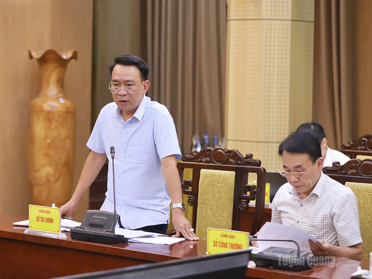 Lãnh đạo Sở Tài chính báo cáo tình hình bố trí kinh phí giải quyết các vướng mắc.