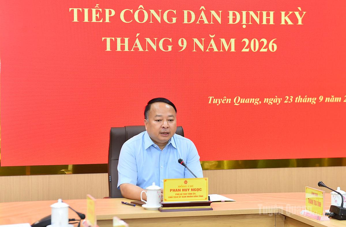 Chủ tịch UBND tỉnh Phan Huy Ngọc phát biểu kết luận buổi tiếp công dân.