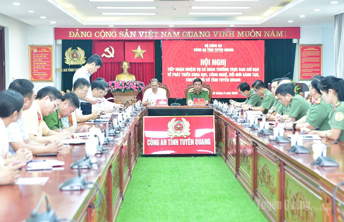 Toàn cảnh hội nghị.