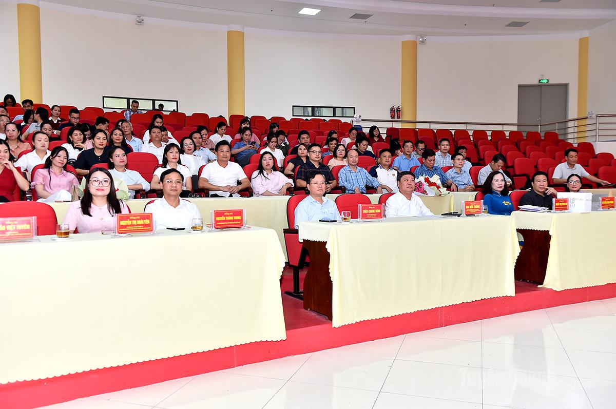 Các đại biểu dự hội nghị.