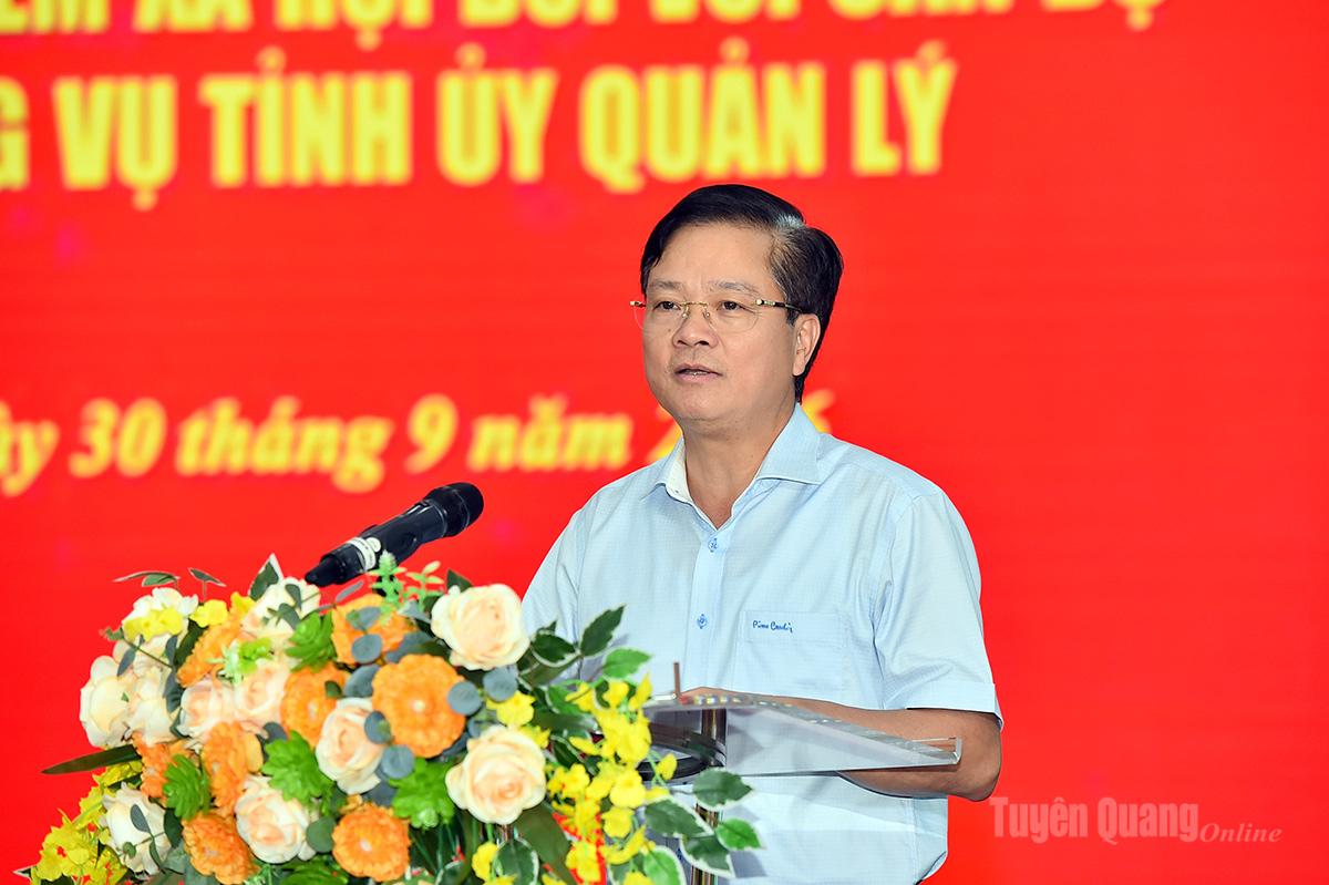 Đồng chí Trần Quang Minh, Trưởng Ban Tổ chức Tỉnh ủy phát biểu tại hội nghị.