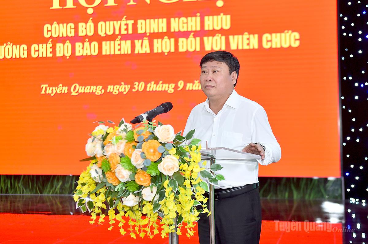 Đồng chí Mai Đức Thông, Giám đốc Báo và phát thanh, truyền hình Tuyên Quang phát biểu tại hội nghị.