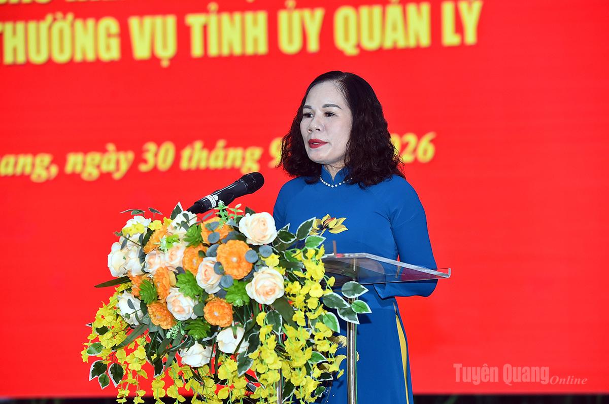 Đồng chí Ngô Thị Thu Hà Phó Giám đốc Báo và phát thanh, truyền hình Tuyên Quang phát biểu tại hội nghị.