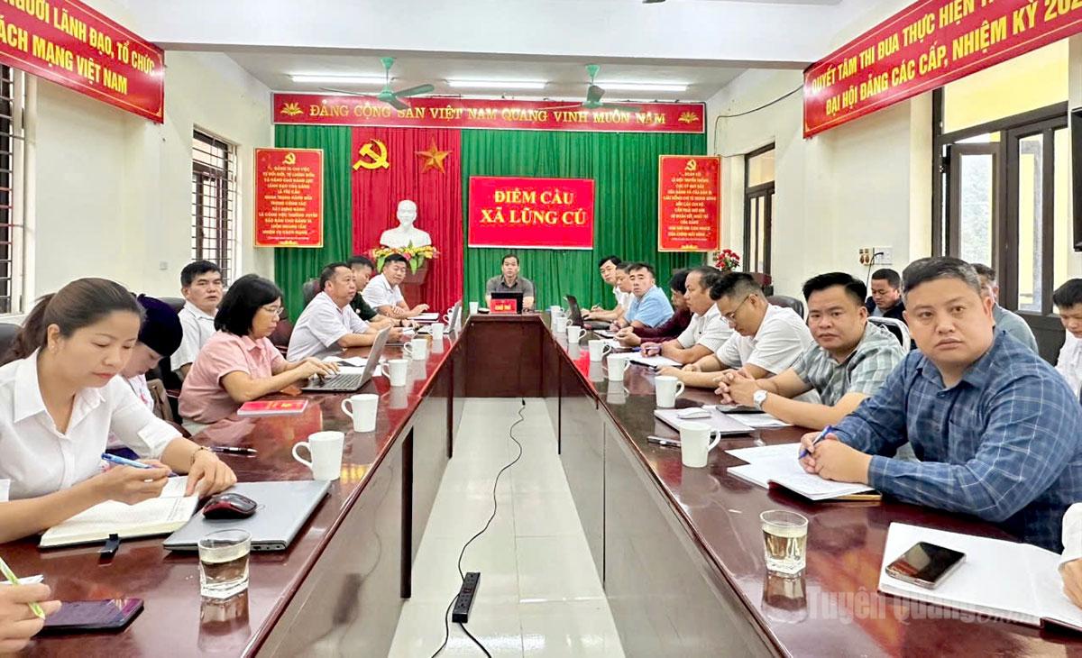 Các đại biểu dự tại điểm cầu xã Lũng Cú.