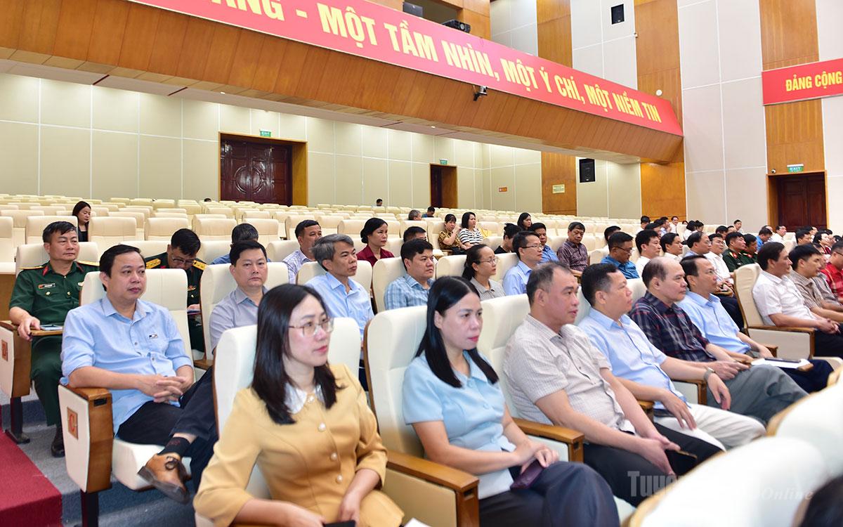 Các đại biểu dự hội nghị tại điểm cầu Trung tâm Hội nghị tỉnh.