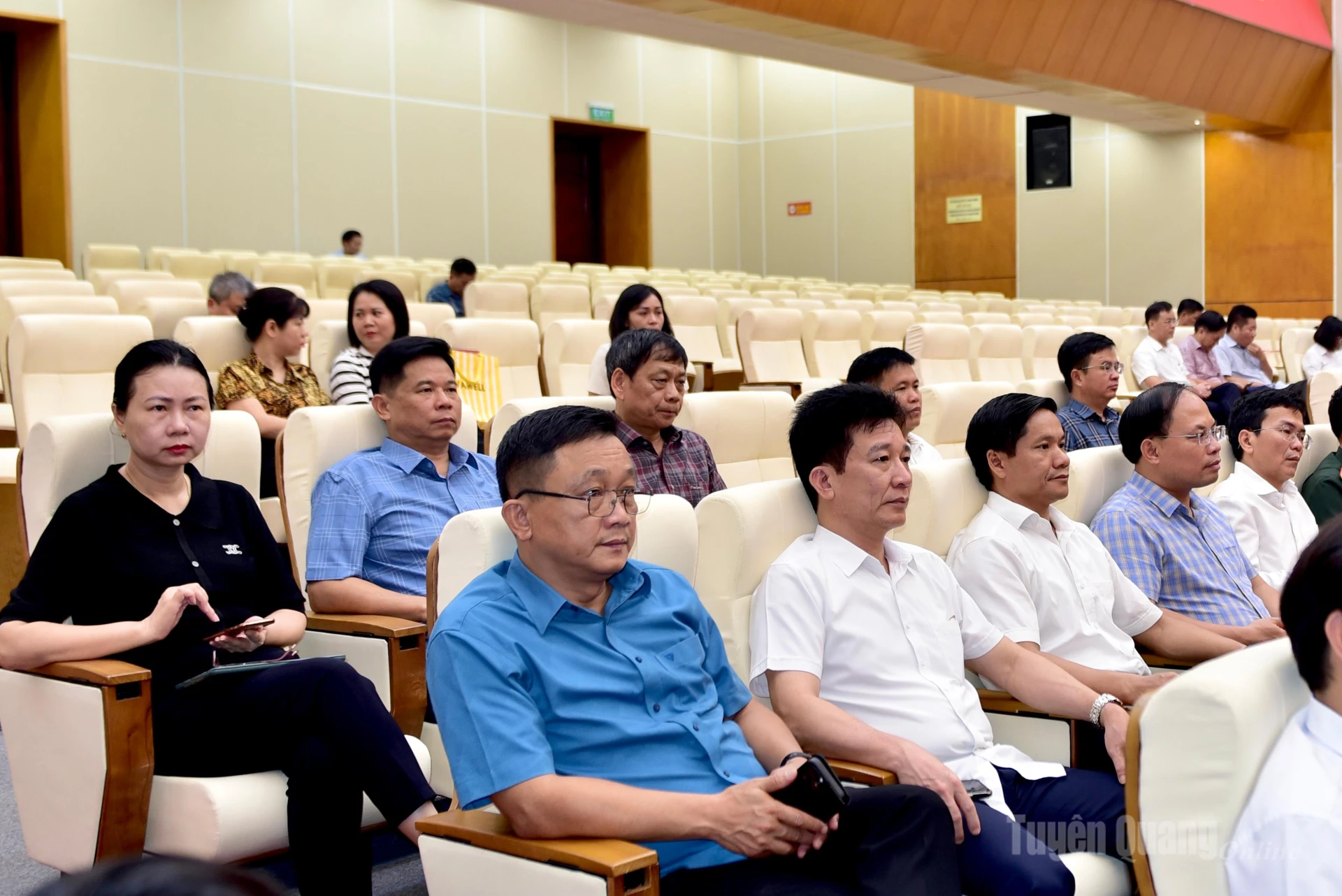 Các đại biểu dự hội nghị tại điểm cầu Trung tâm Hội nghị tỉnh.