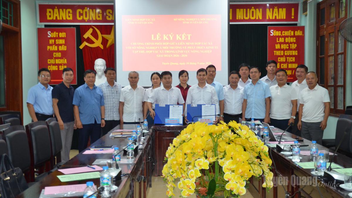 Liên minh HTX tỉnh và Sở Nông nghiệp và Môi trường ký Chương trình phối hợp về phát triển kinh tế tập thể, hợp tác xã trong lĩnh vực nông nghiệp giai đoạn 2026-2030.