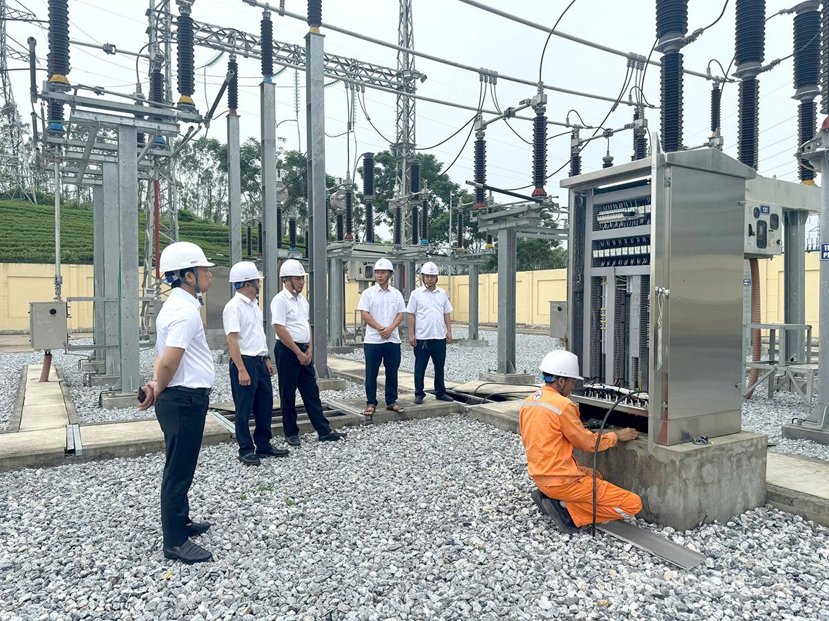 Lãnh đạo Công ty Điện lực Tuyên Quang kiểm tra TBA 110kV Tuyên Quang 2.