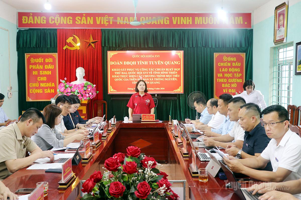 Đồng chí Lý Thị Lan, Uỷ viên Ban Thường vụ Tỉnh uỷ, Phó Trưởng đoàn ĐBQH chuyên trách tỉnh, Trưởng đoàn khảo sát phát biểu tại buổi làm việc với xã Thông Nguyên.