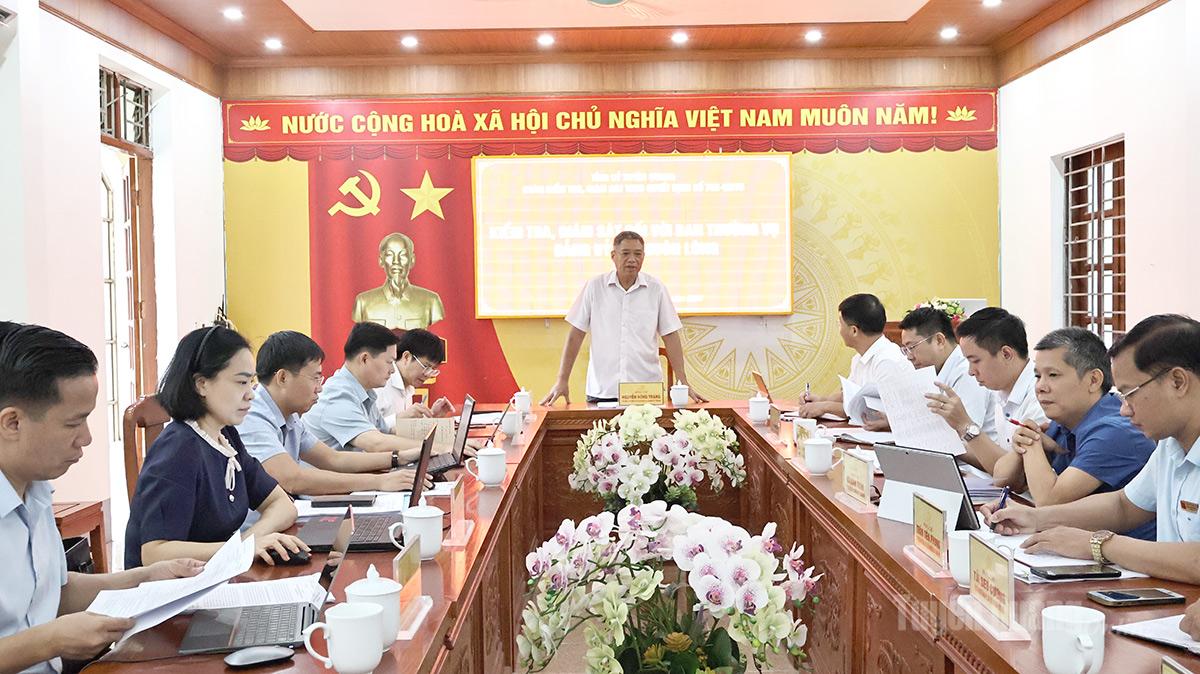 Toàn cảnh buổi làm việc.