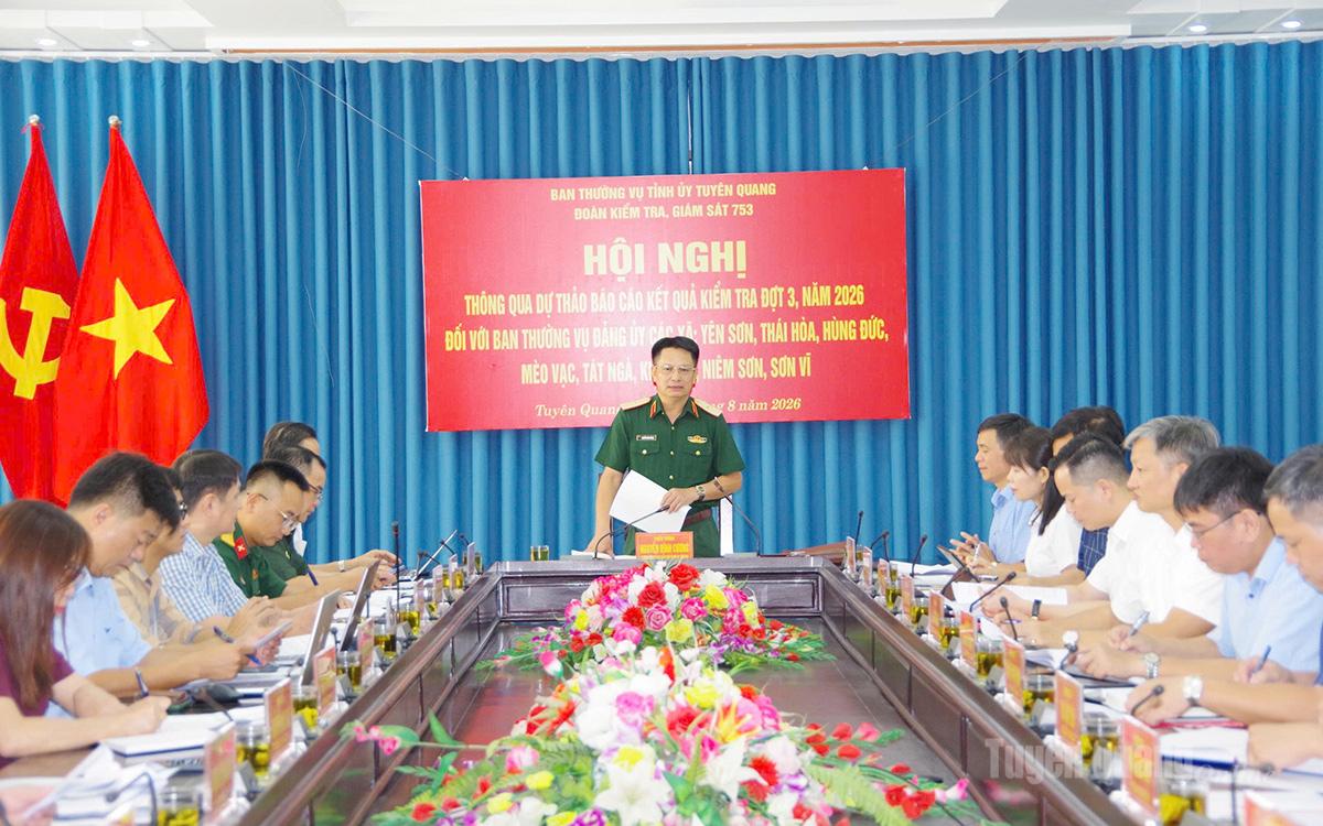 Thiếu tướng Nguyễn Đình Cương, Chỉ huy trưởng Bộ CHQS tỉnh, Trưởng đoàn kiểm tra giám sát số 753  phát biểu tại buổi làm việc.