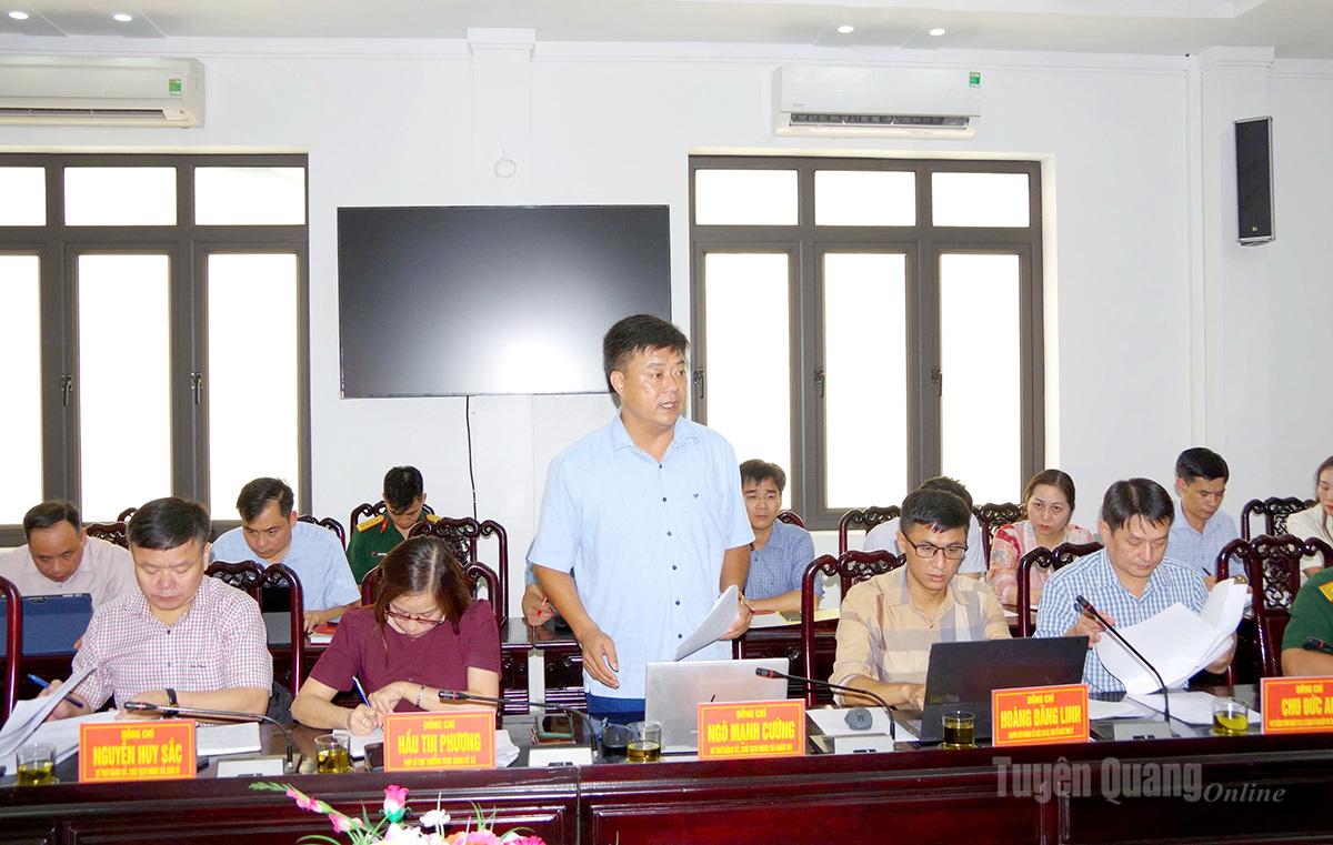 Bí thư Đảng ủy xã Khâu Vai phát biểu tại buổi làm việc.