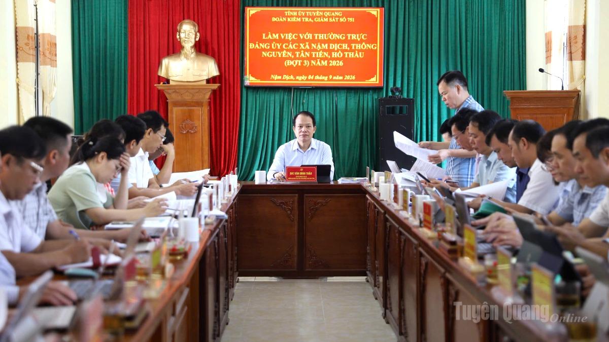 Quang cảnh buổi làm việc.