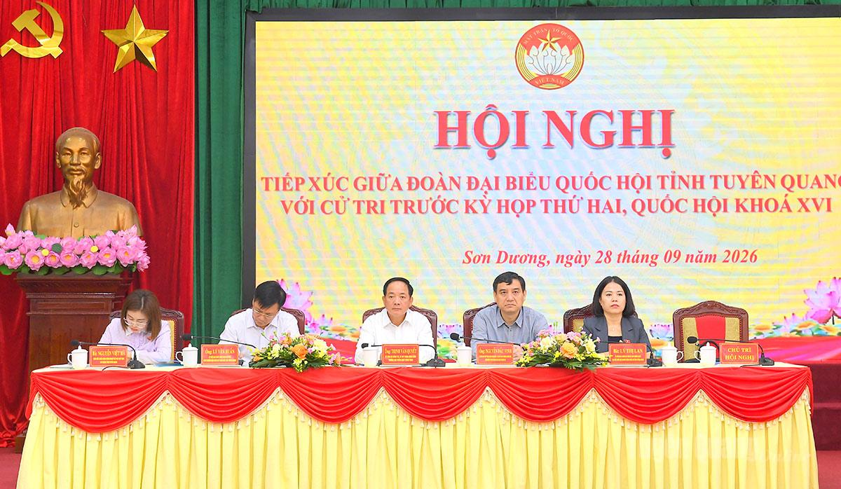 Đoàn ĐBQH khóa XVI tỉnh Tuyên Quang tiếp xúc cử tri trước Kỳ họp thứ Hai, Quốc hội khóa XVI.