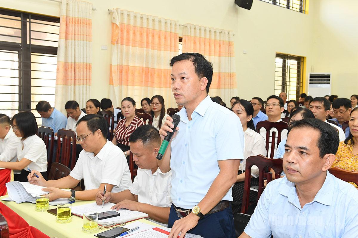 Cử tri xã Sơn Dương nêu ý kiến tại hội nghị.