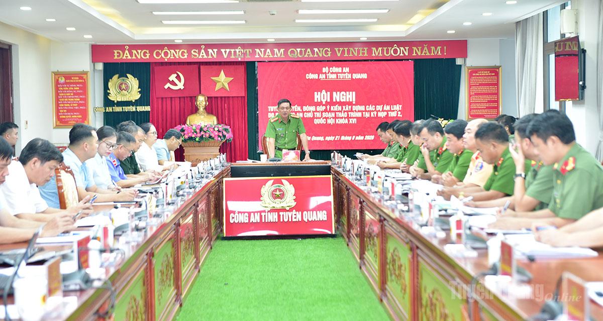 Toàn cảnh hội nghị.