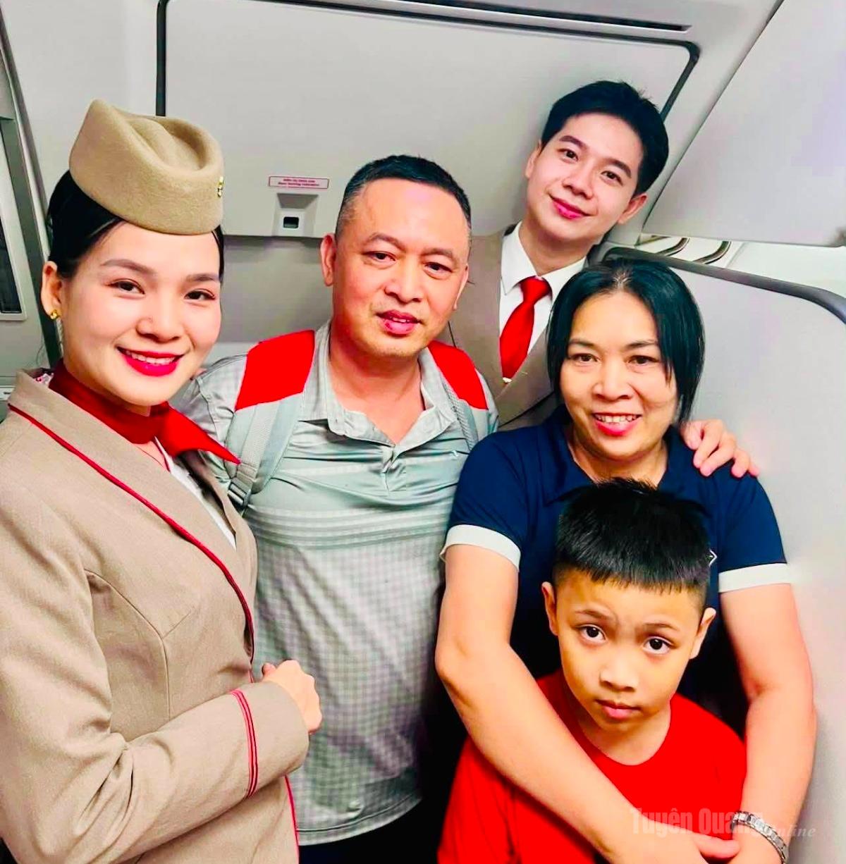 Bác sĩ Nguyễn Thị Hường và chồng là bBác sĩ Nguyễn Anh Tuấn đã trực tiếp cấp cứu thành công du khách Pháp trên chuyến bay đêm 31-8.