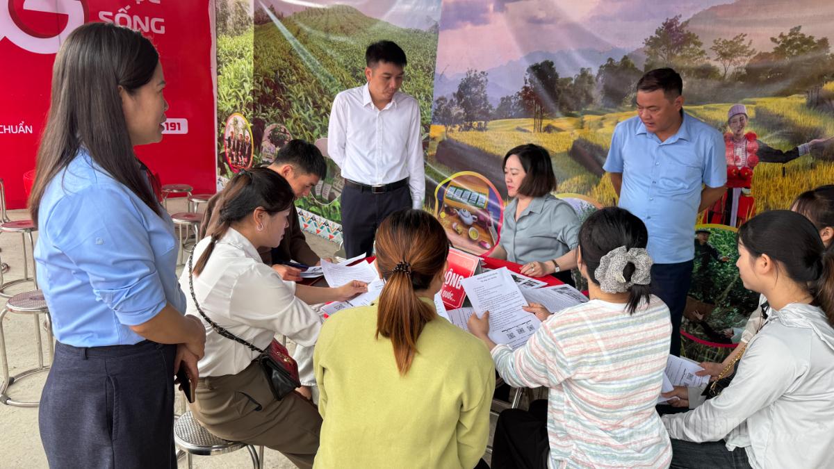 Người lao động xã Hồng Thái được tư vấn, giới thiệu việc làm tại Phiên giao dịch việc làm xã Hồng Thái năm 2026.