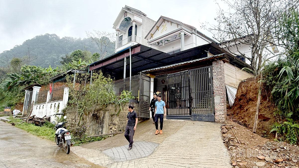 Những ngôi nhà xây kiên cố mọc lên san sát ở khu Pác Khoang, xã Hồng Thái.