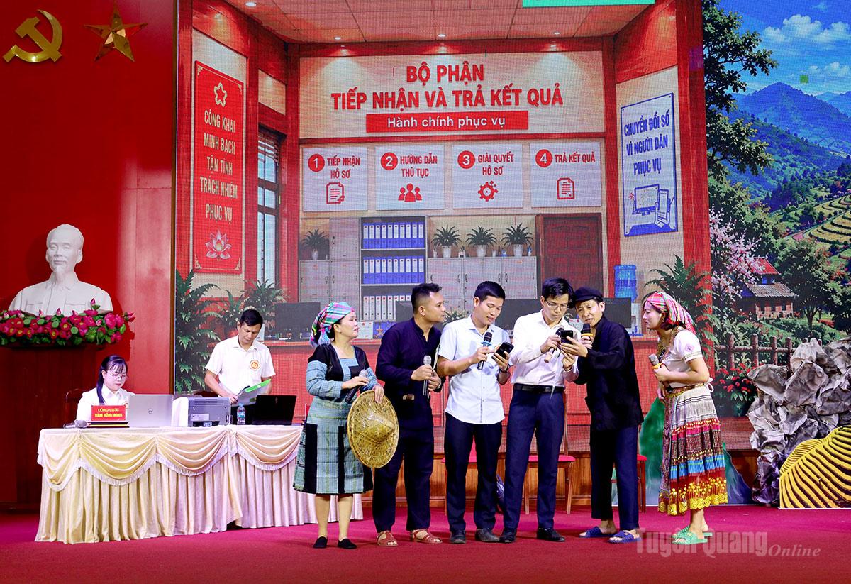 Phần thi xử lý tình huống được các đội thi thể hiện bằng hình thức tiểu phẩm.