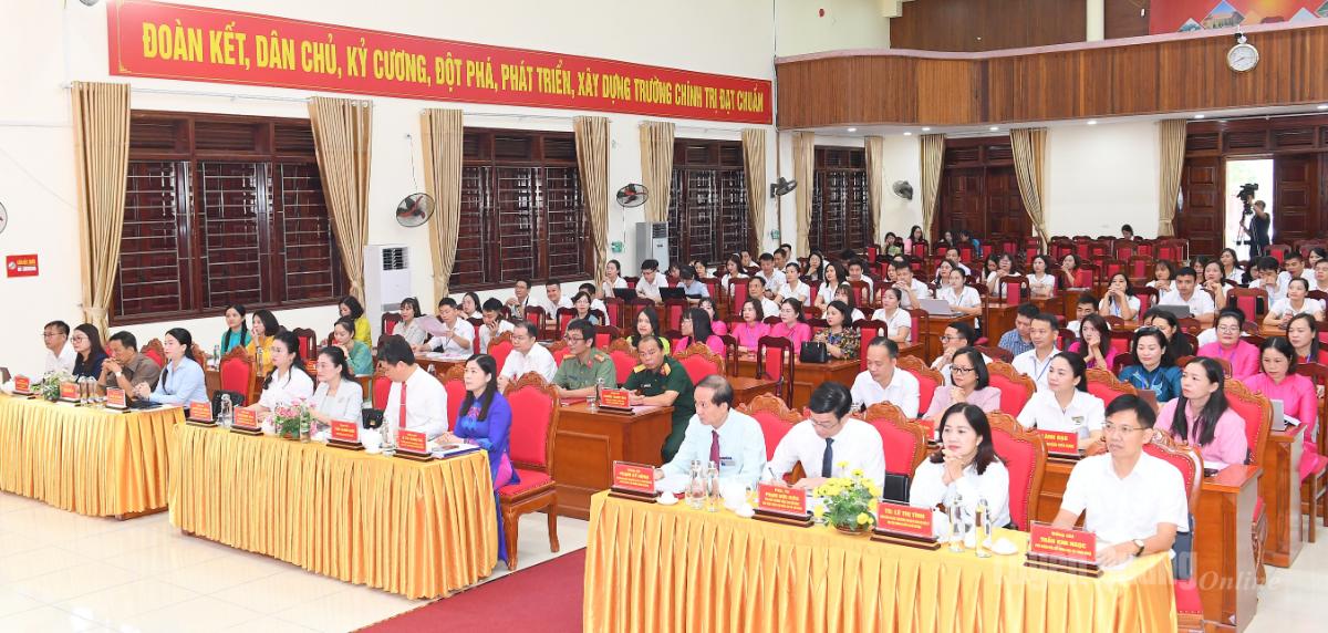 Các đại biểu dự hội thảo.