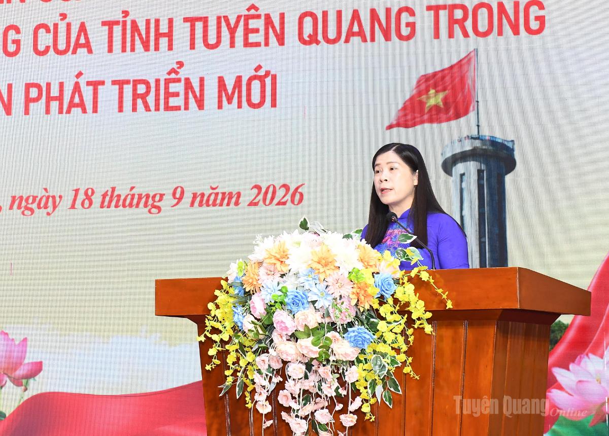 Đồng chí Phó Chủ tịch HĐND tỉnh Lê Thị Thanh Trà phát biểu tại hội thảo.