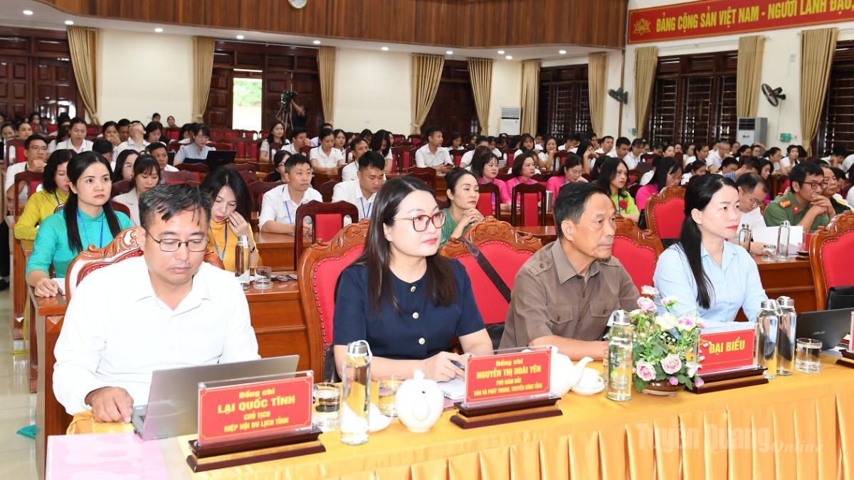 Các đại biểu dự hội thảo.