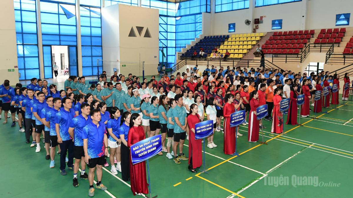 Các đoàn vận động viên tham gia giải.