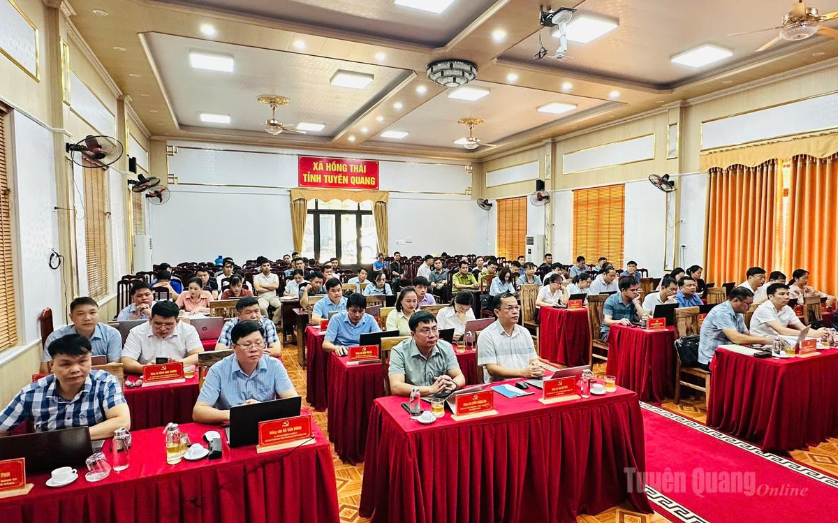 Đại biểu dự hội nghị tại điểm cầu xã Hồng Thái.