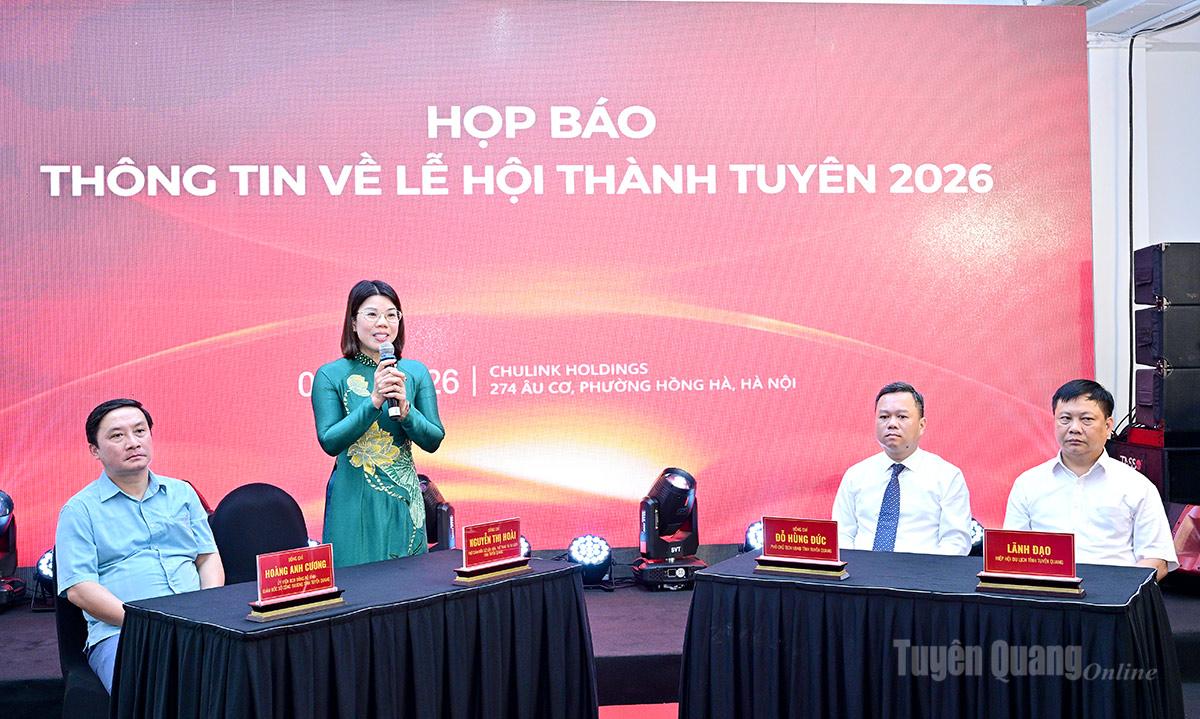 Ban Tổ chức trả lời các câu hỏi của phóng viên.