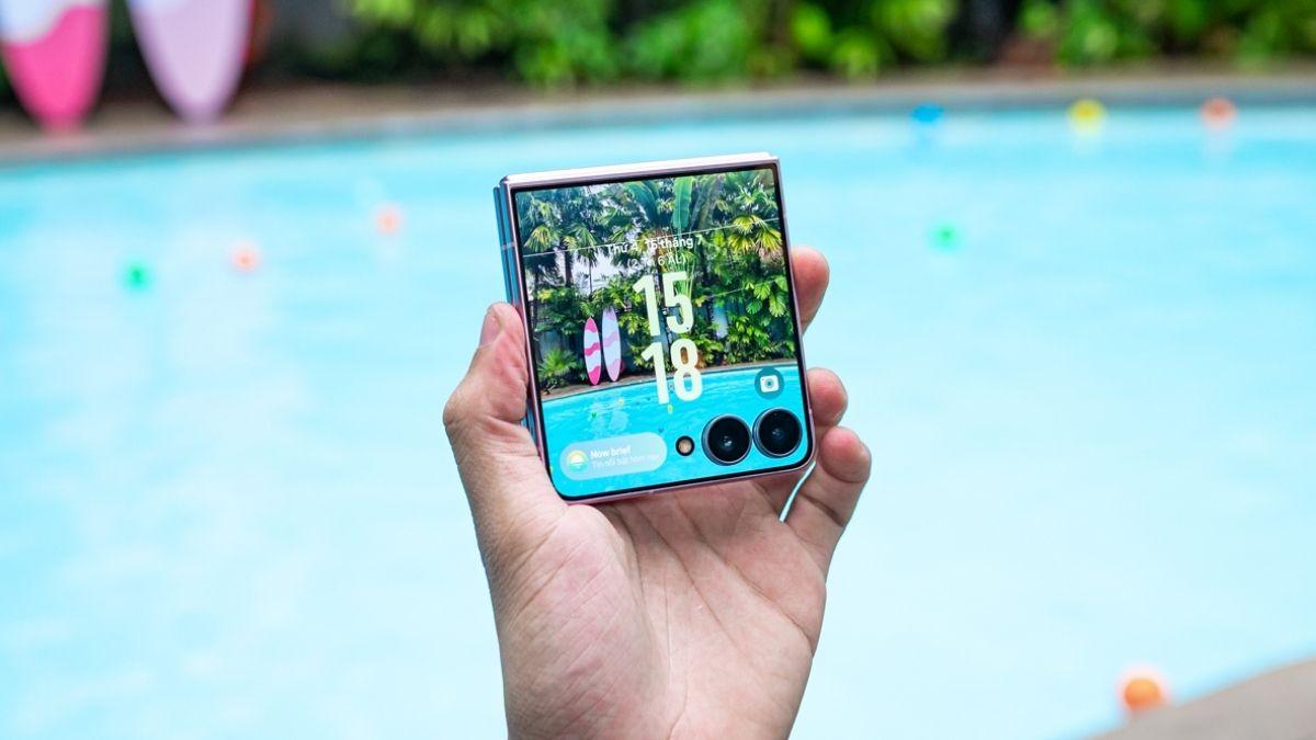 Z Flip 8 nổi bật với màn hình phụ độc đáo.
