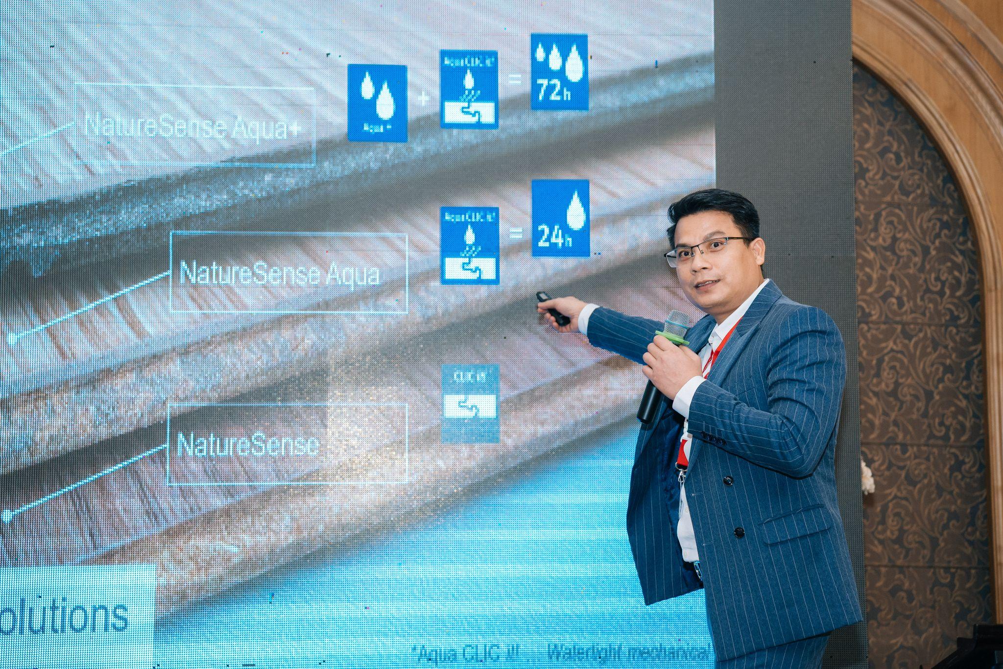 Ông Trần Quang Hội - Giám đốc Tổng kho Kosmos trong buổi hội nghị ra mắt sàn gỗ mới