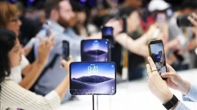 iPhone c&oacute; thể tự kh&oacute;a khi ph&aacute;t hiện bị giật khỏi tay