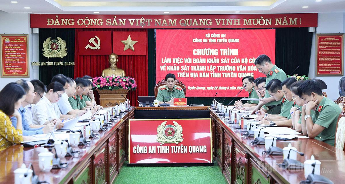 Toàn cảnh chương trình làm việc.