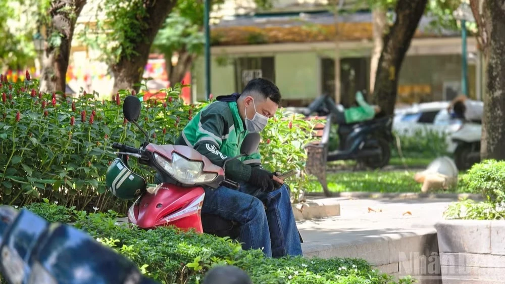 Khoảng trống an sinh x&atilde; hội trong thị trường việc l&agrave;m nền tảng