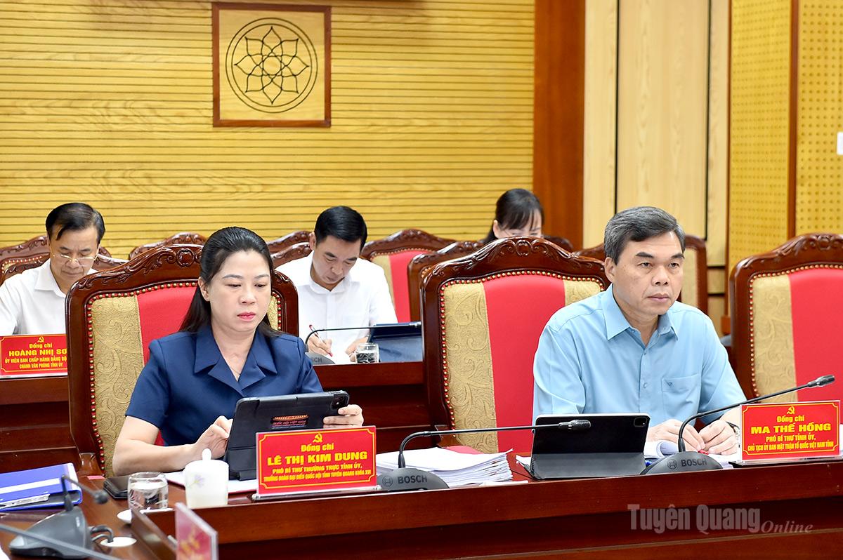 Các đồng chí Thường trực Tỉnh ủy tại cuộc họp.