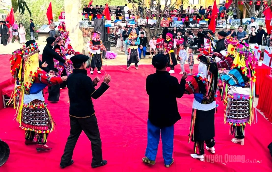 Distinctive dances and traditional performances by Lo Lo young men and women at the Ancestral Worship Ceremony.